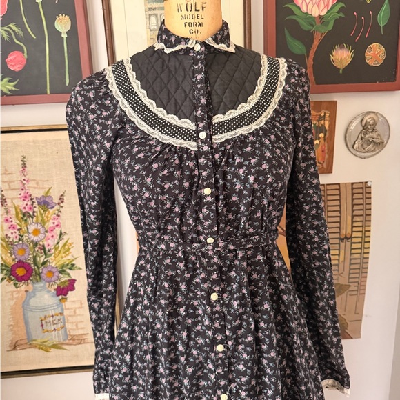 Gunne Sax Blue and White Floral Long Sleeve Midi Prairie Dress - Picture 2 of 8